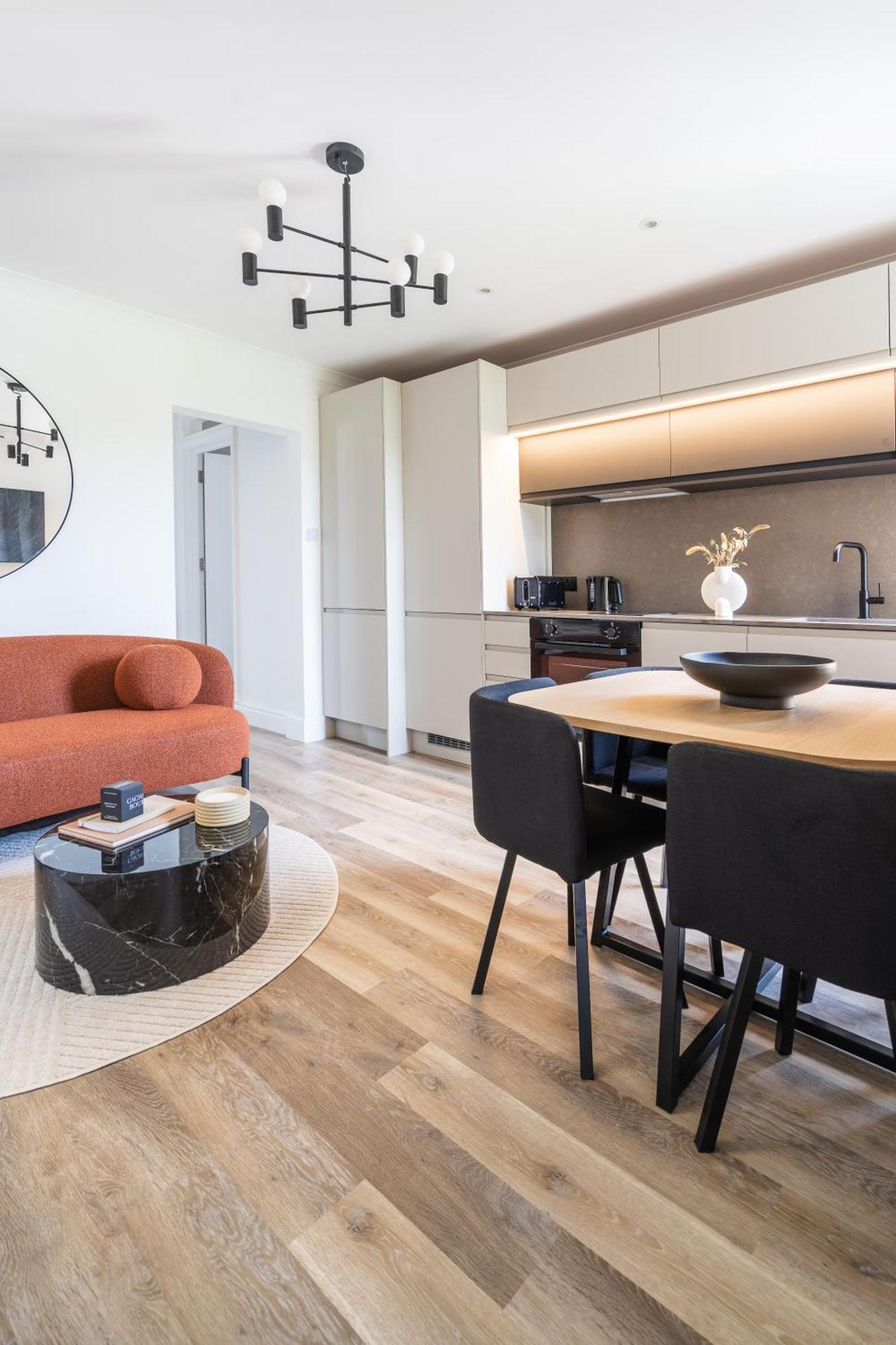 Newly Designed, 2Br Apt, 5Min From Northwood London Tube Station, Nato Hq, Ideal For Wembley, Warner Studio, Contractors Extérieur photo