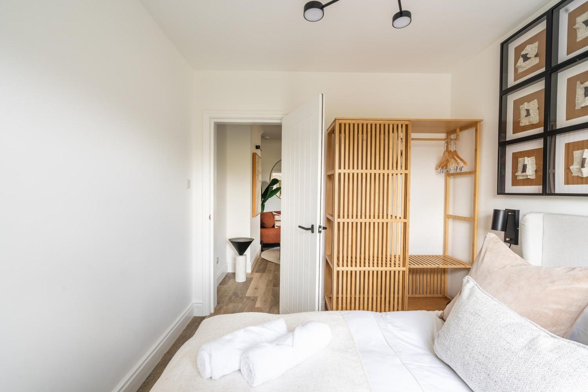 Newly Designed, 2Br Apt, 5Min From Northwood London Tube Station, Nato Hq, Ideal For Wembley, Warner Studio, Contractors Extérieur photo