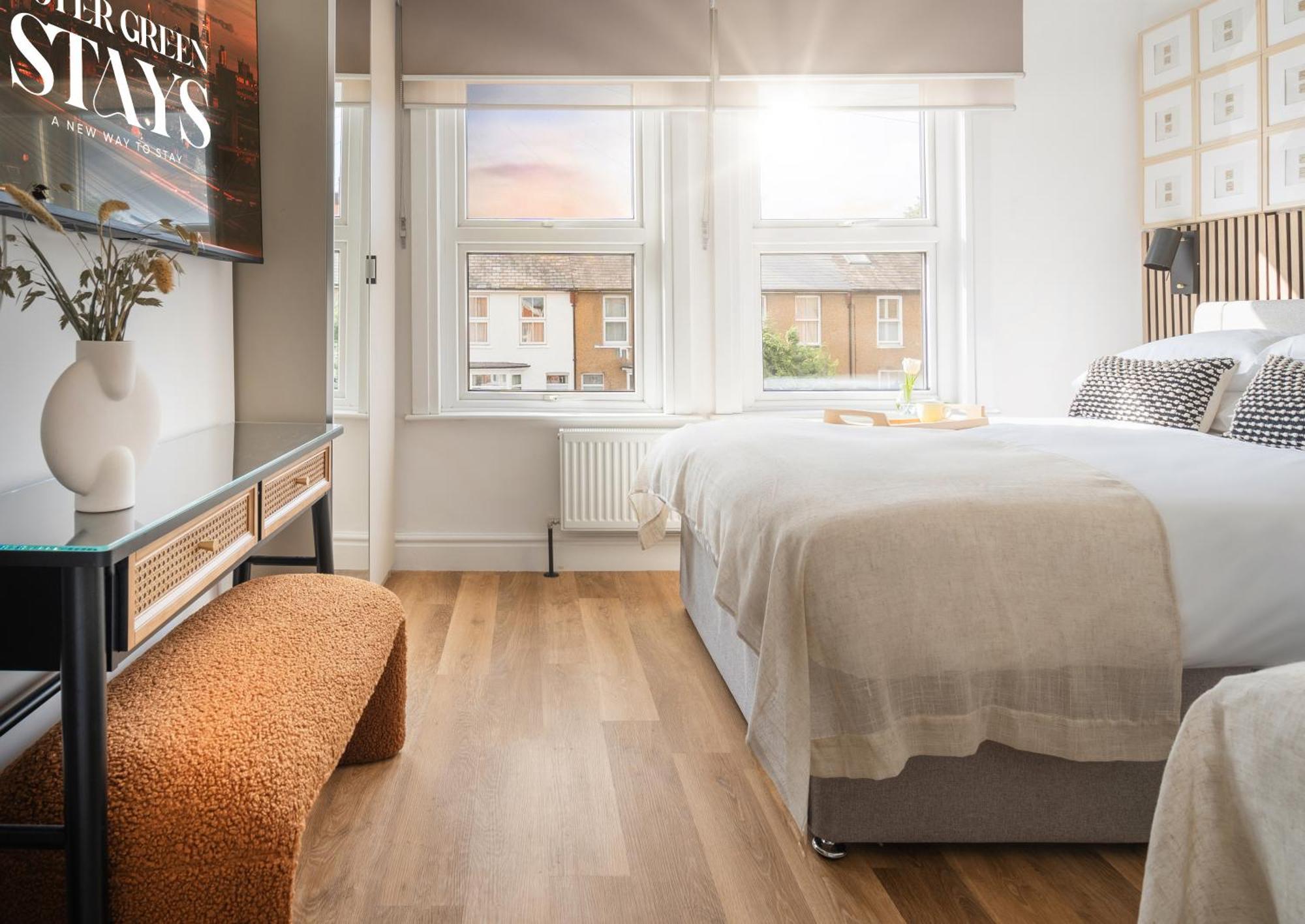 Newly Designed, 2Br Apt, 5Min From Northwood London Tube Station, Nato Hq, Ideal For Wembley, Warner Studio, Contractors Extérieur photo